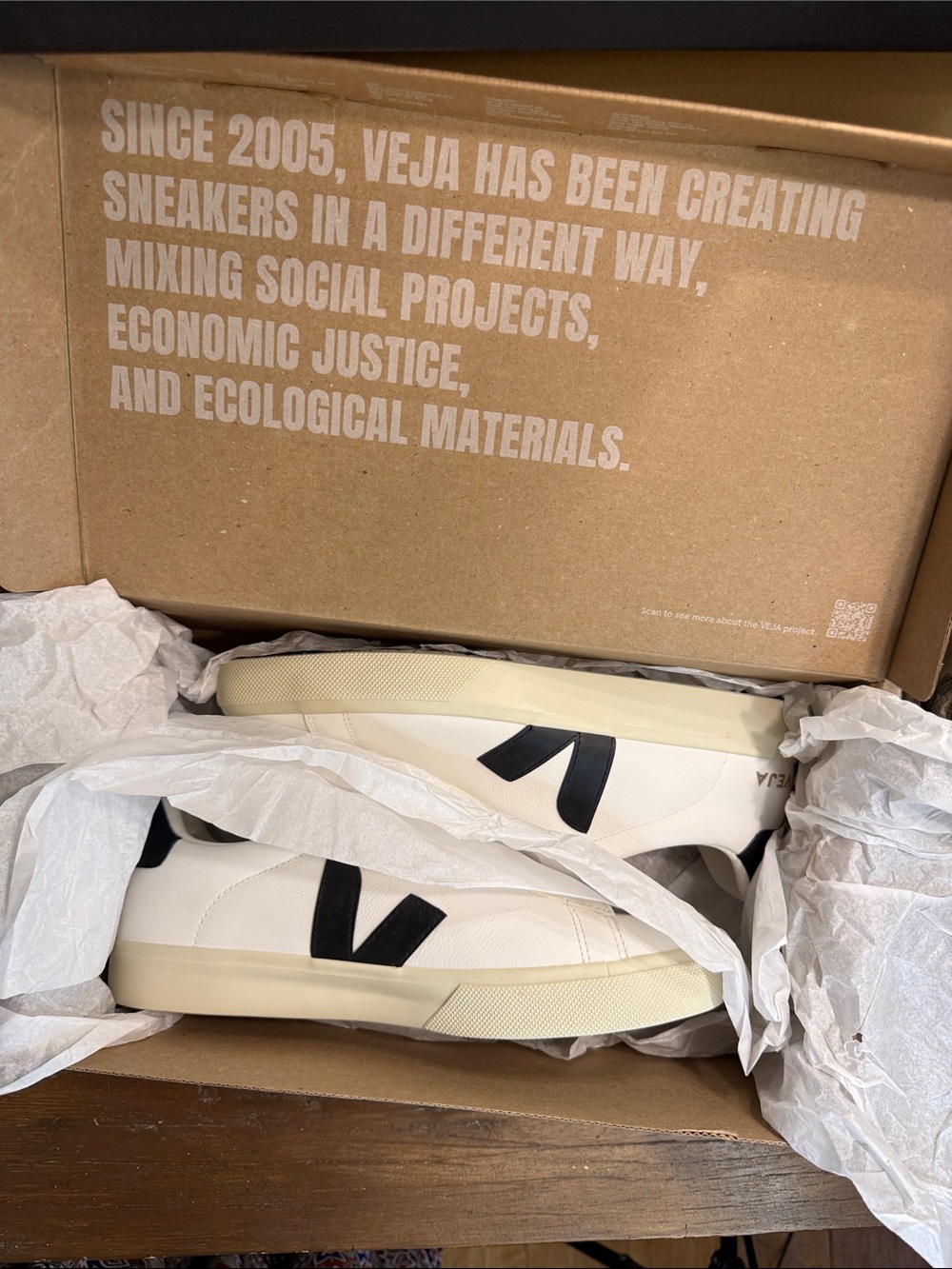 VEJA Campo Chromefree  Leather Extra-White  and Black